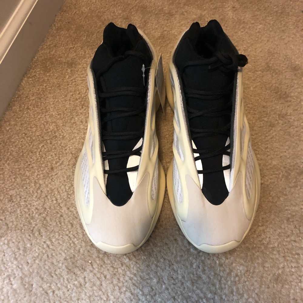Yeezy 700v3 Azael